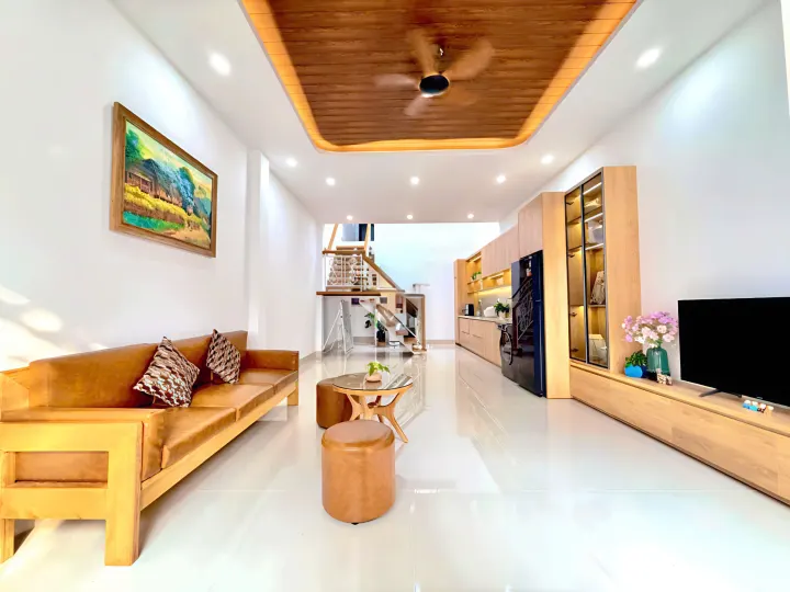 Cho thuê nhà sân vườn 2 phòng ngủ ở khu Phước Long Nha Trang