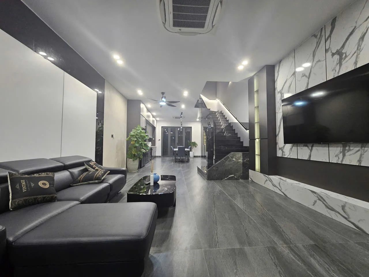 Cho thuê nhà nguyên căn Mỹ Gia Gói 8 gần hồ bơi