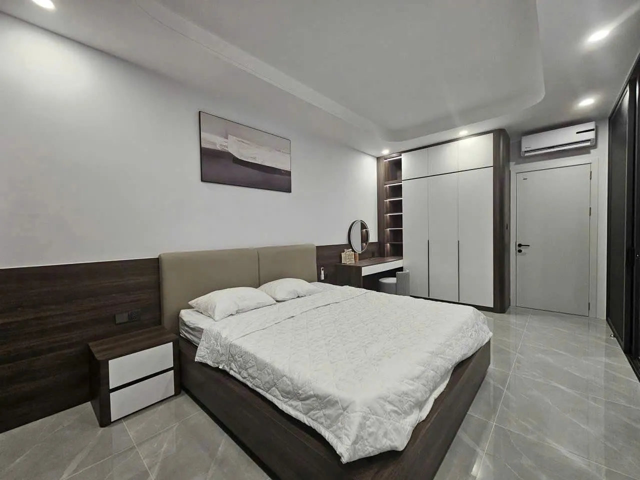 Nhà không nội thất